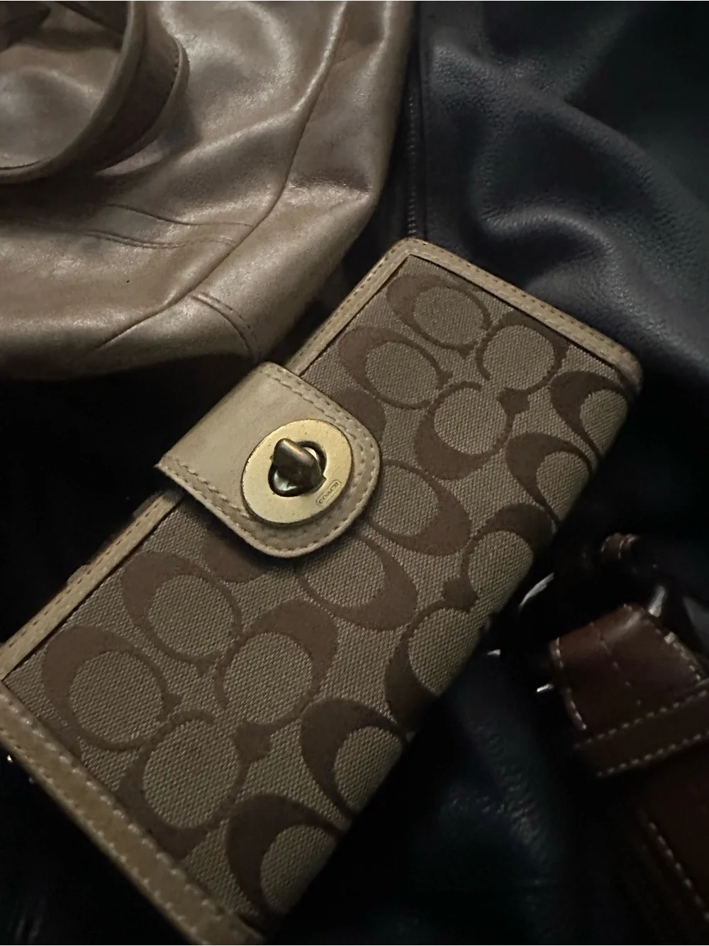 16 Authentic Coach Bags & Wallets Reseller Lot | Leather,Signature,Modern Styles
